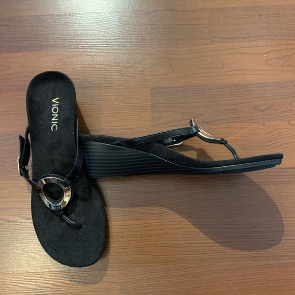 New Vionic Sandals - Picture 4 of 4